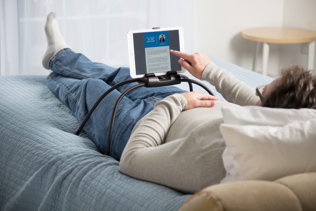tablift flexible universal tablet stand: read in bed